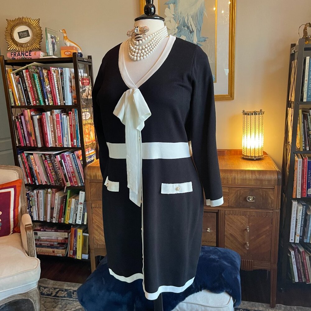 Taylor EUC 3X Black & White Sweater Dress with Bow front